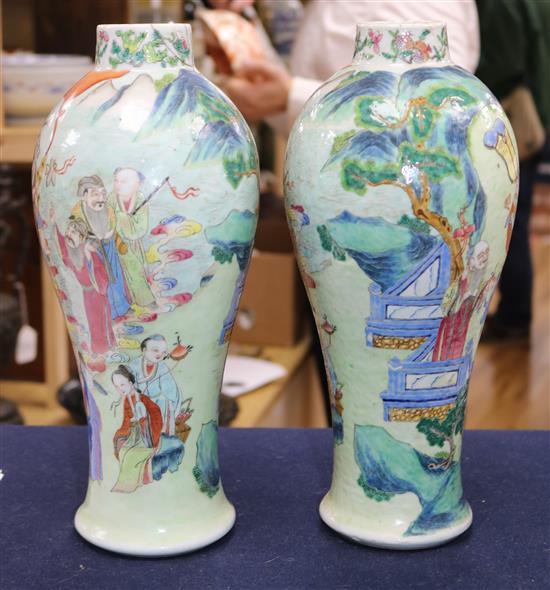 A pair of Chinese famille rose vases, Jiaqing/Daoguang period height 31cm
